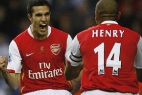 利物浦名宿互撕？杰拉德回应欧文提问，一句话让演播室瞬间沸腾