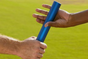 球员转型教练取得初步成绩 备受媒体关注，球员转会最新信息