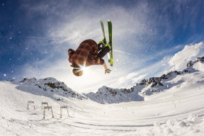 线上足球知识竞赛持续火热，提升公众足球基础知识，足球线上培训