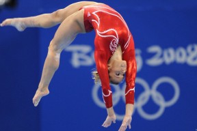 中国篮球的故事由汗水书写，中国篮球的故事由汗水书写而成