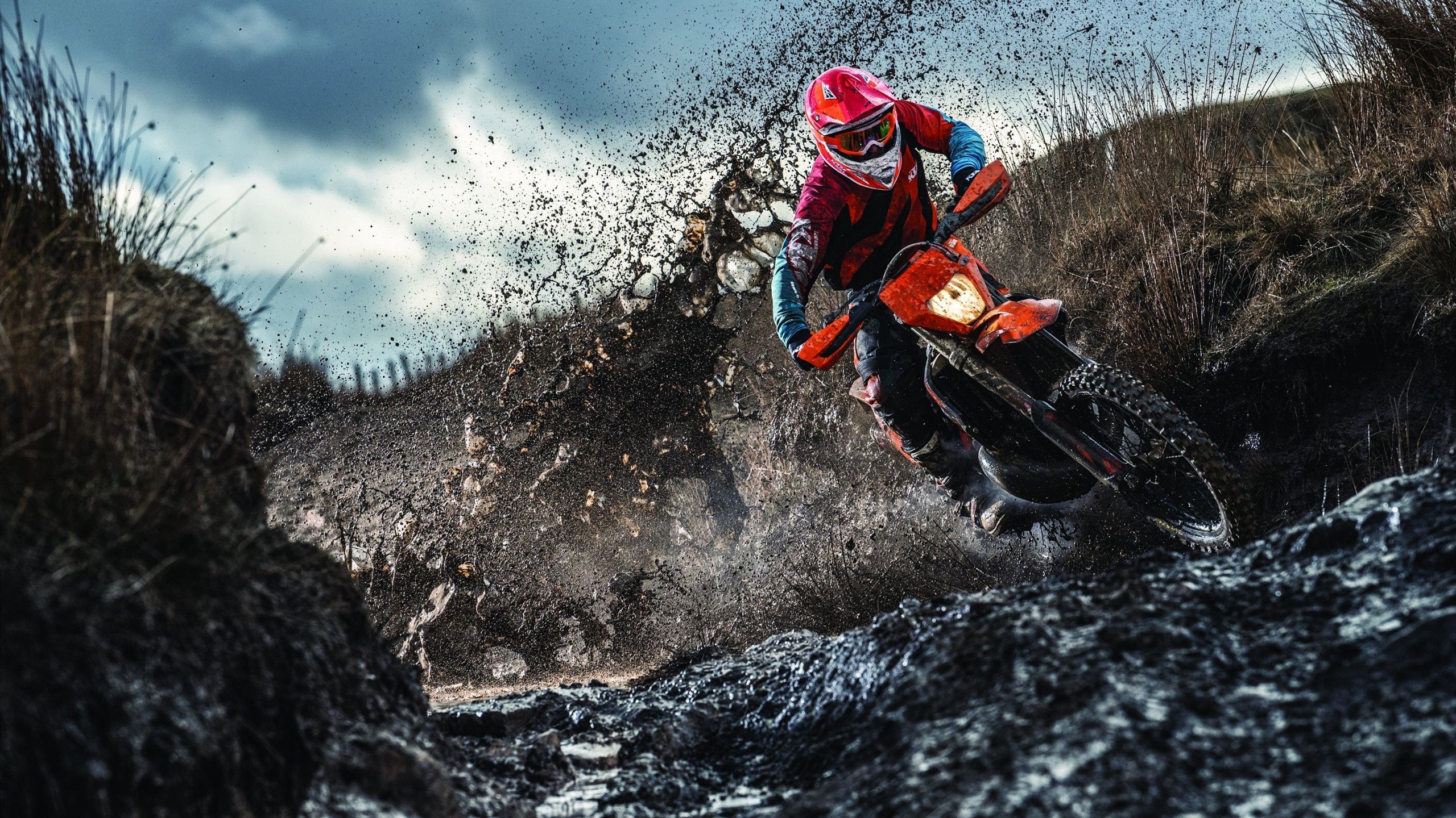 方博与马龙、樊振东等多次交手，赛场表现稳定，方博和马龙关系